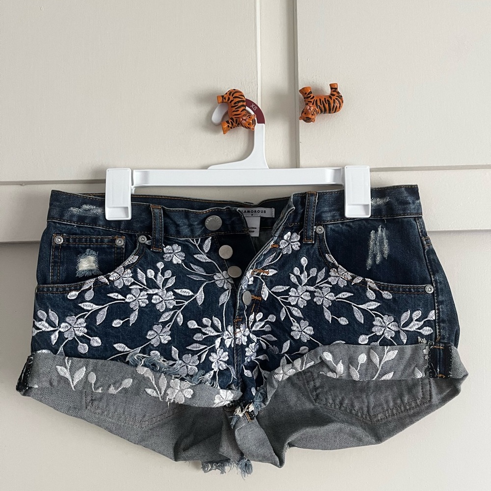 Glamorous Embroidered White Floral Denim Shorts MEDIUM